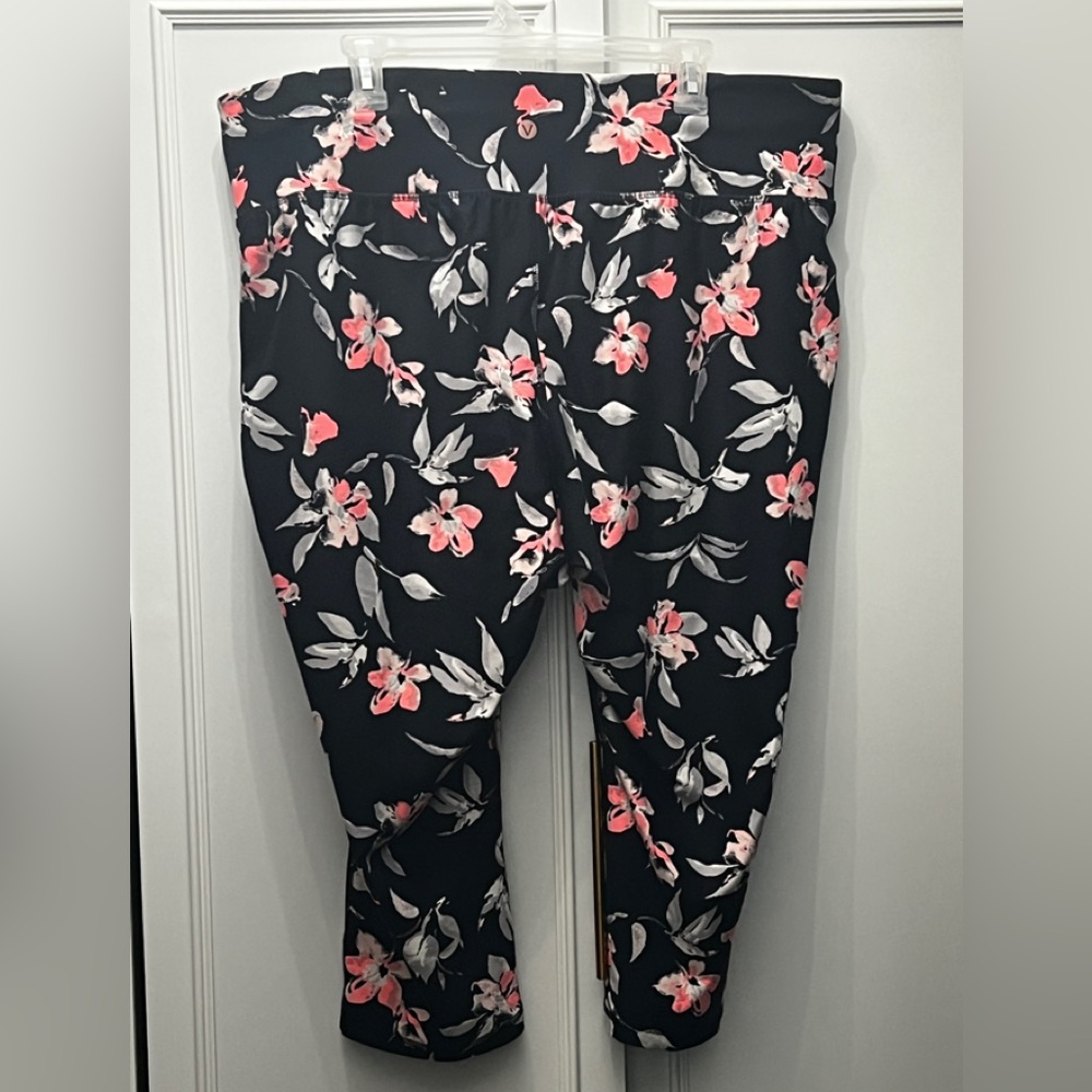 Torrid Live Active Floral Print Black Leggings - Picture 3 of 8